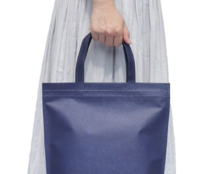 トート型の保冷バッグ