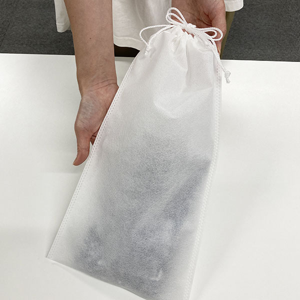 白い生地の透け感