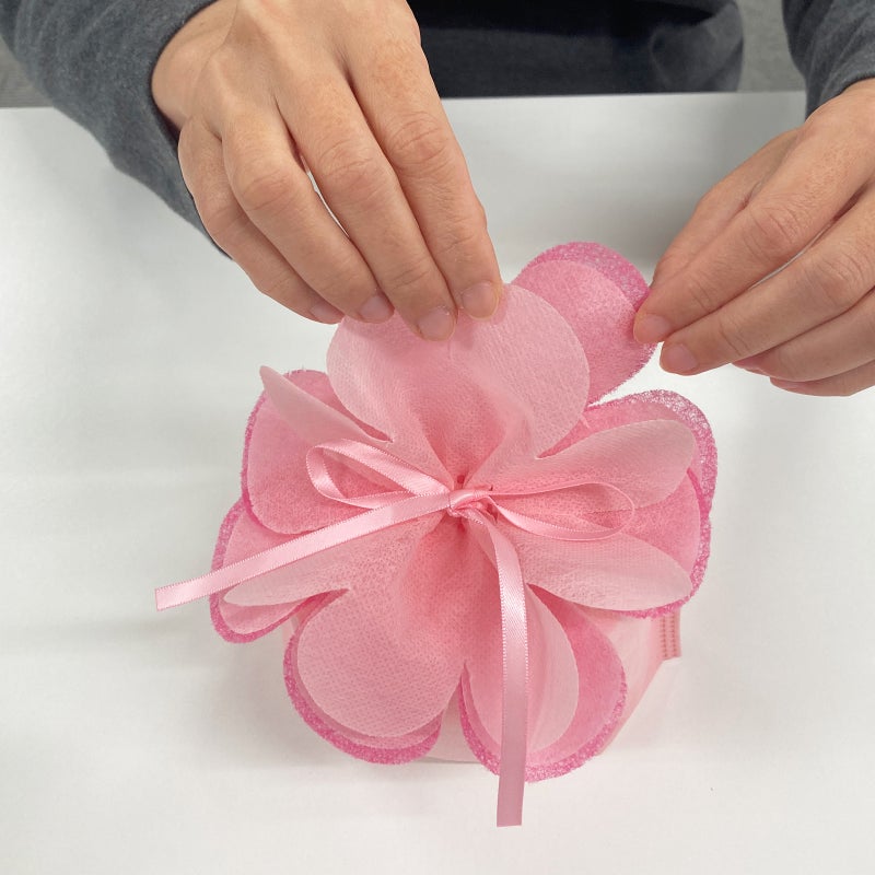 花びらを軽く立体的にします