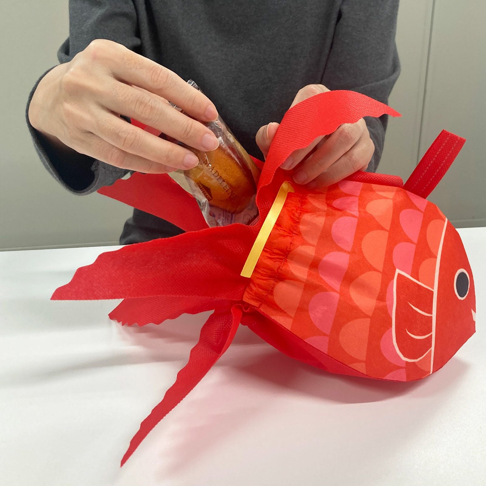 夏ギフト】金魚巾着｜不織布ギフト包装資材の仕入れ通販 ラッピングの森