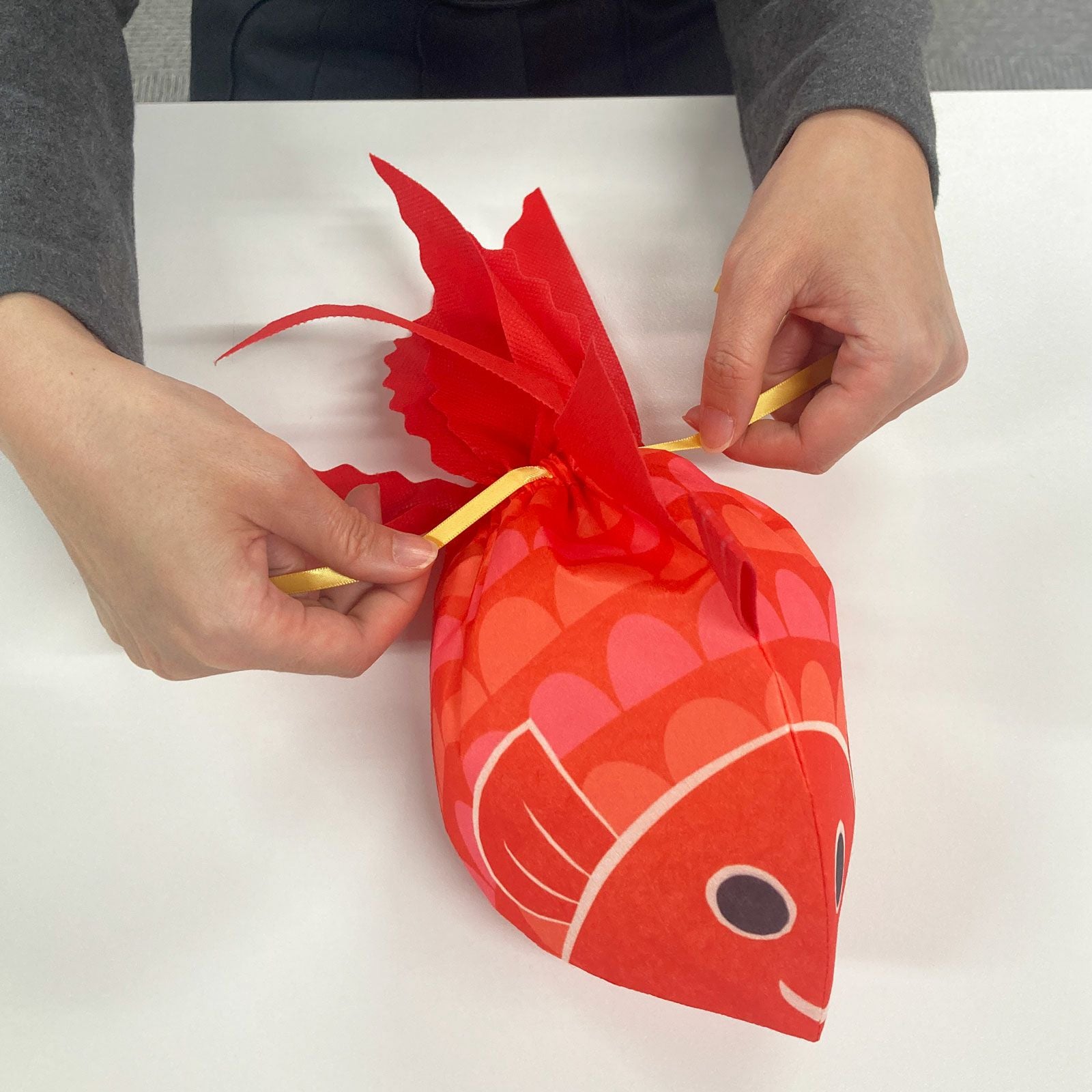 夏ギフト】金魚巾着｜不織布ギフト包装資材の仕入れ通販 ラッピングの森