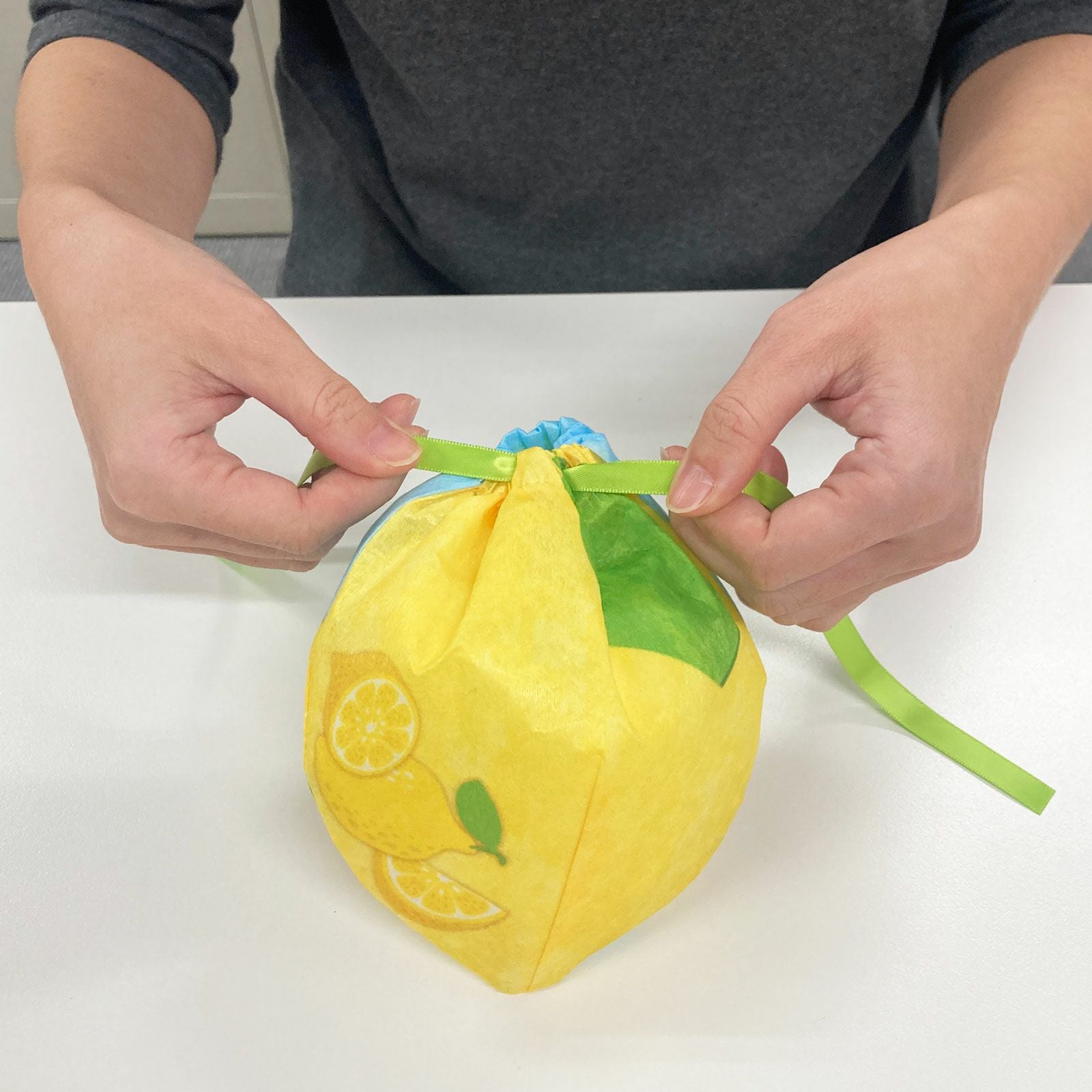 おてだま巾着FP トロピカルレモン柄 20枚入～｜不織布製品や包装資材の