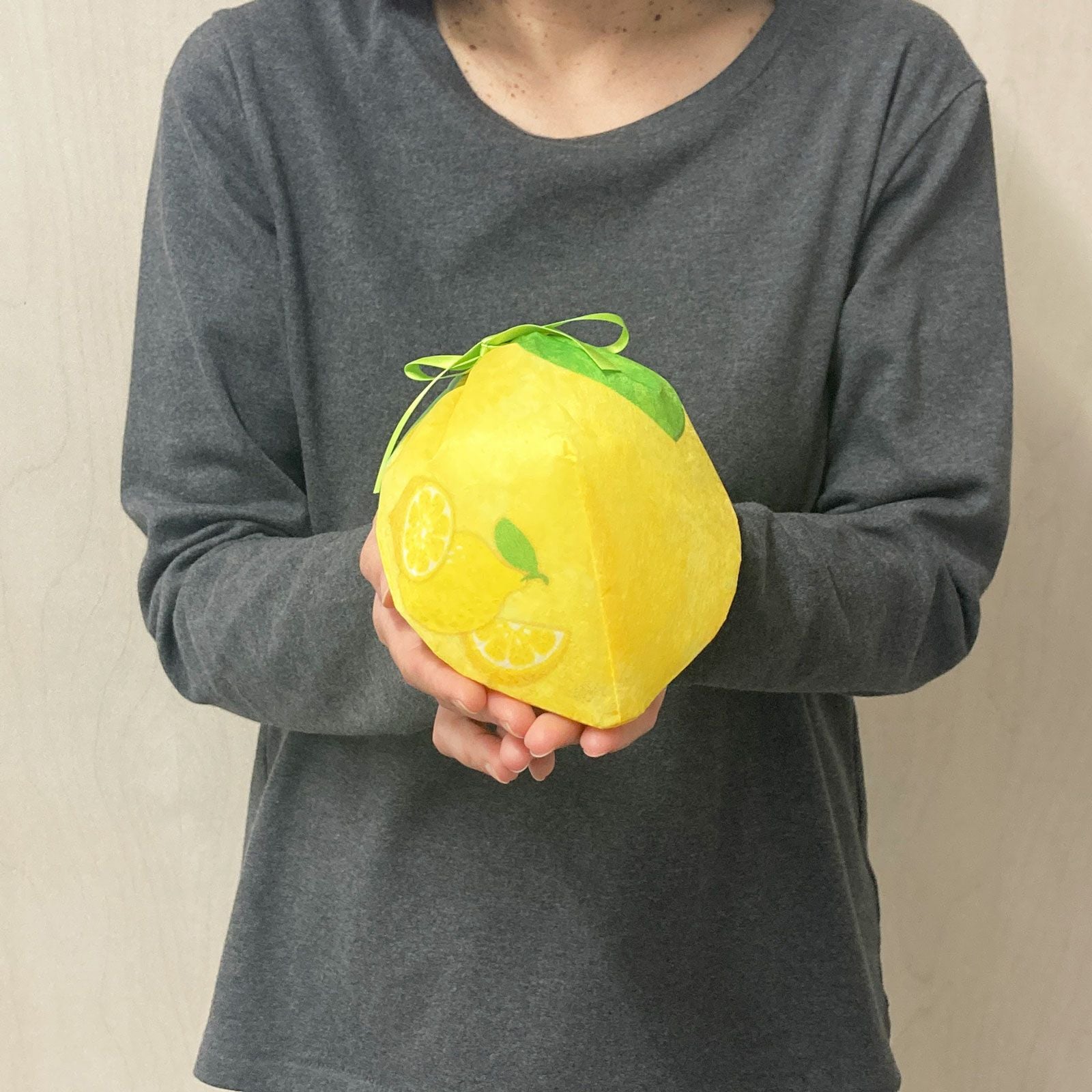 おてだま巾着FP トロピカルレモン柄 20枚入～｜不織布製品や包装資材の